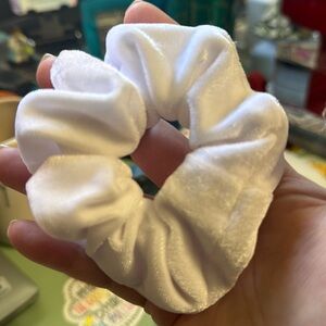 Set of 10 white velvet scrunchies with free gift.